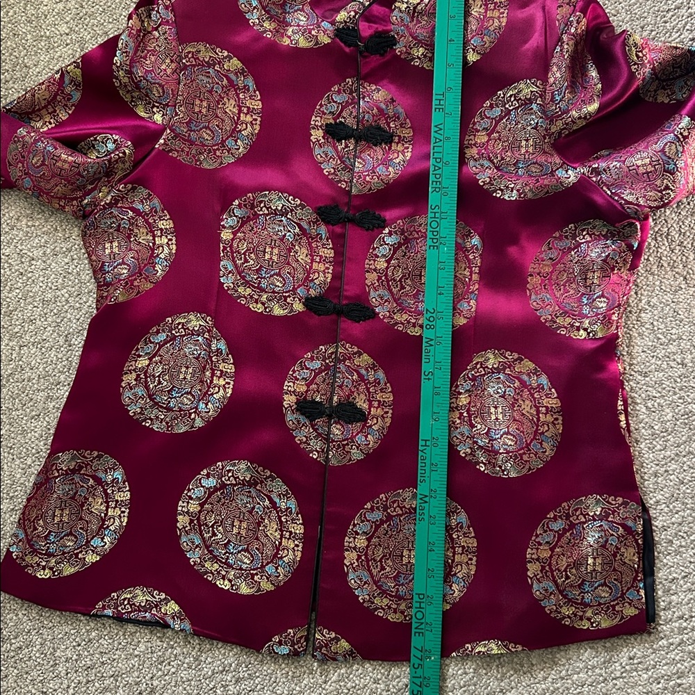 Elegant Red and Gold Brocade Jacket - Picture 7 of 7